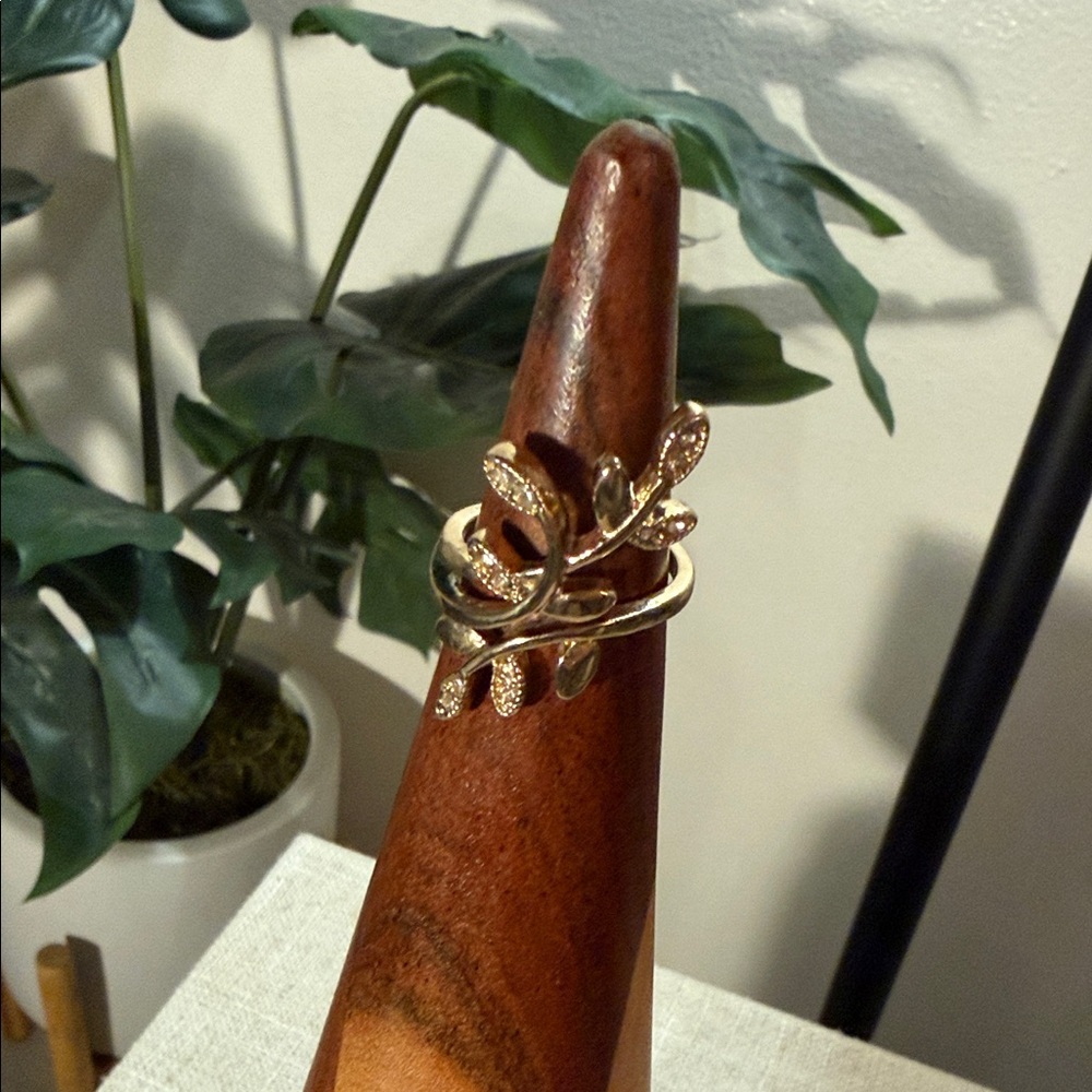 Gold metal stainless nature theme winding leaves and‎ crystal Ring